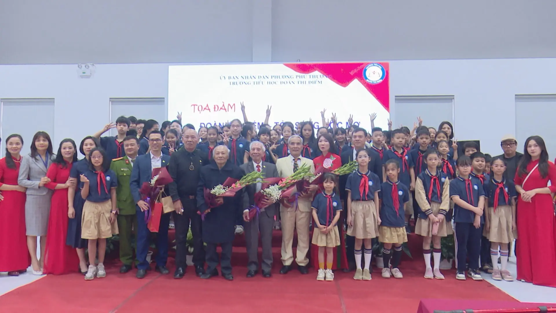 Học sinh tìm hiểu về nữ sĩ Đoàn Thị Điểm